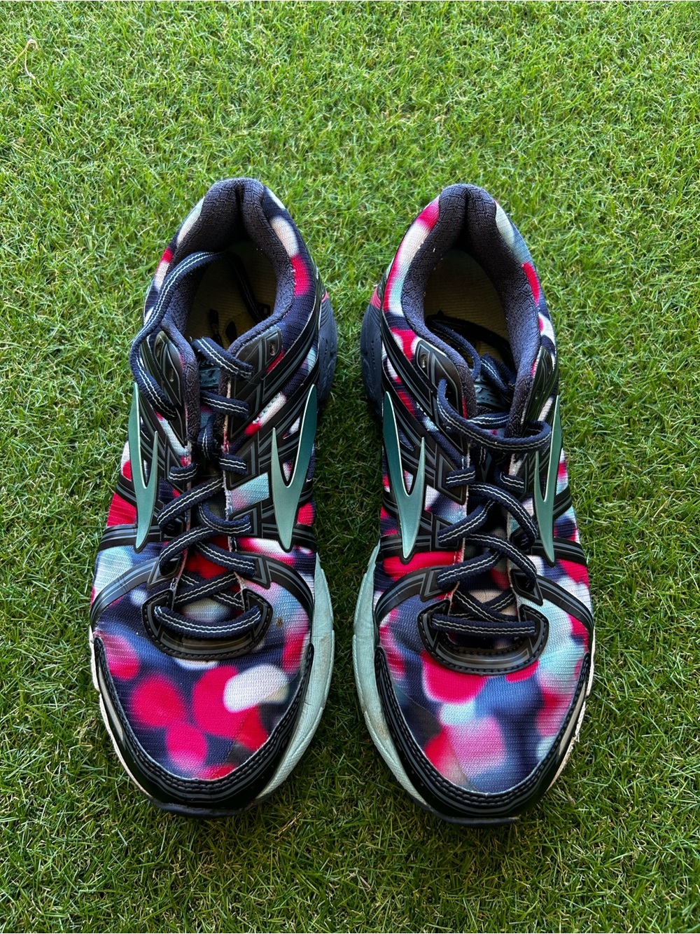 Brooks running shoes size 9.5